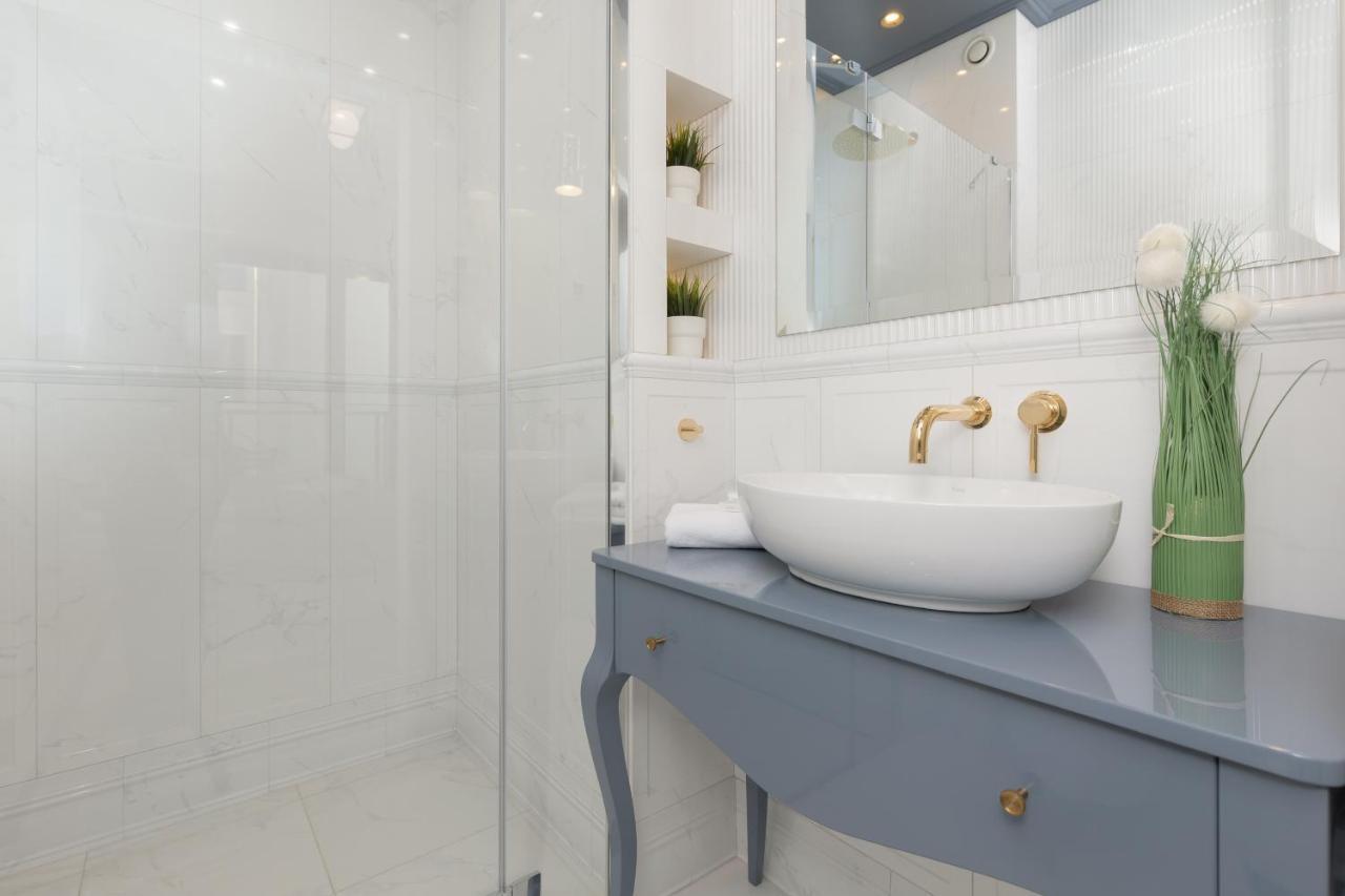 Apartments Warsaw Pawia By Noclegi Renters Bagian luar foto